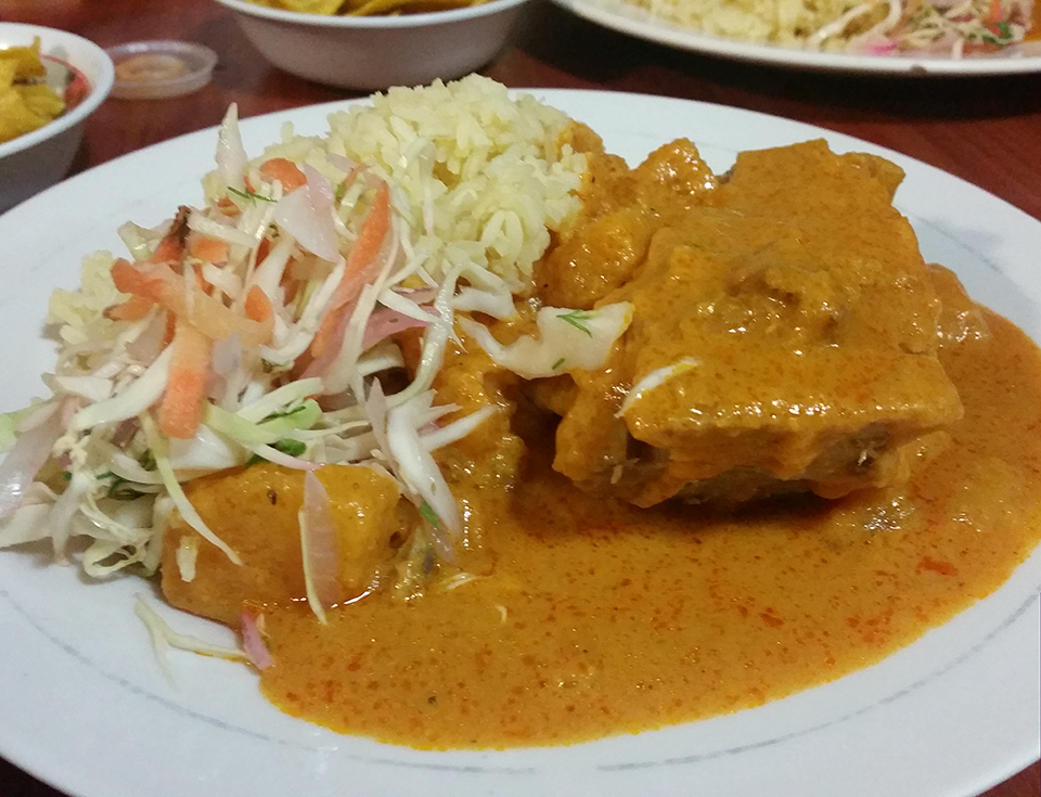 Pescado en salsa de maní
