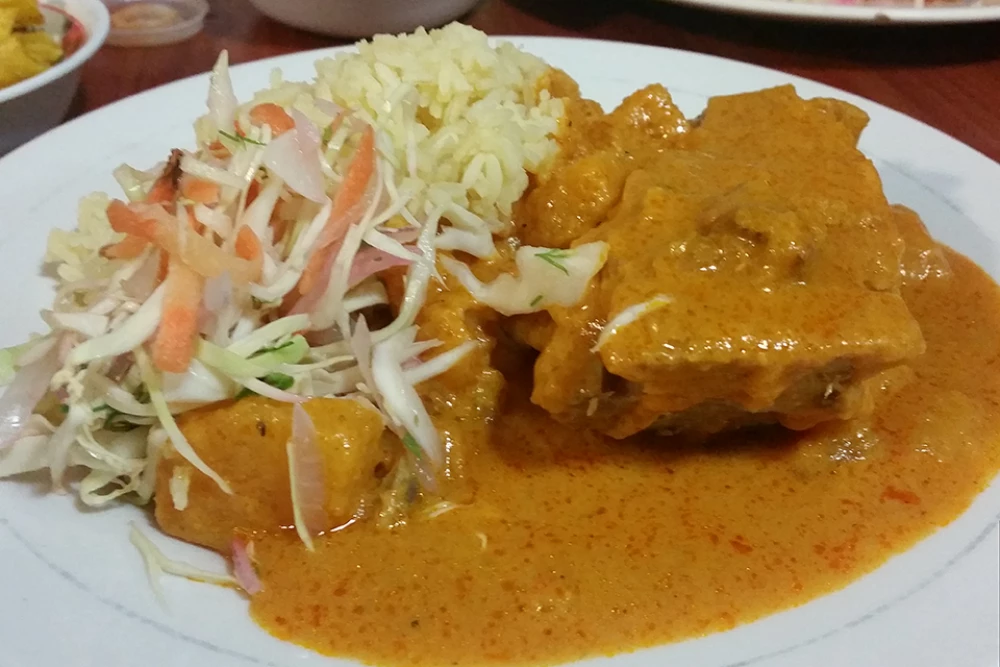 Pescado en salsa de maní